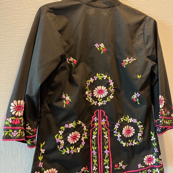 Beautiful Black and Pink Embroidered Light Jacket NWT - Picture 2 of 3